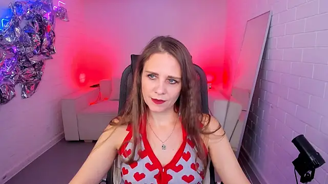 Snapshot of EmiliaBedy chatting on 11-18-25, 09:14 EmiliaBedy online show from 11-18-25, 09:14