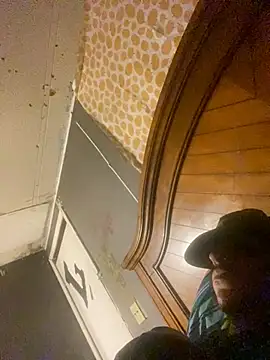 Snapshot of TwoTone1211 chatting on 02-22-25, 01:46 TwoTone1211 online show from 02-22-25, 01:46