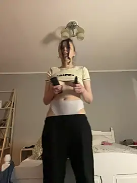 bunnythetailor online show from 02-18-25, 02:38