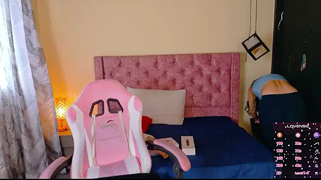 Snapshot of Sofii_cutee chatting on 01-12-26, 01:05 Sofii cutee online show from 01-12-26, 01:05