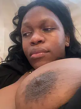 Snapshot of Boneca25 chatting on 02-18-25, 03:43 Boneca25 online show from 02-18-25, 03:43