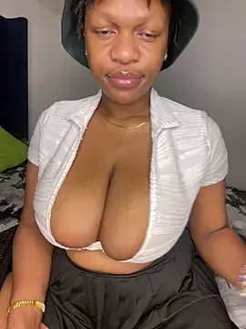 Snapshot of Boneca25 chatting on 10-12-25, 06:07 Boneca25 online show from 10-12-25, 06:07