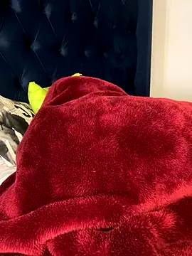 Snapshot of Boneca25 chatting on 10-18-25, 06:37 Boneca25 online show from 10-18-25, 06:37