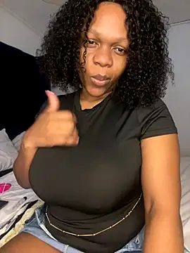 Snapshot of Boneca25 chatting on 11-07-25, 05:29 Boneca25 online show from 11-07-25, 05:29