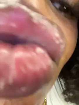 Snapshot of Boneca25 chatting on 11-12-25, 06:14 Boneca25 online show from 11-12-25, 06:14