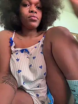 Snapshot of Boneca25 chatting on 06-09-26, 10:27 Boneca25 online show from 06-09-26, 10:27