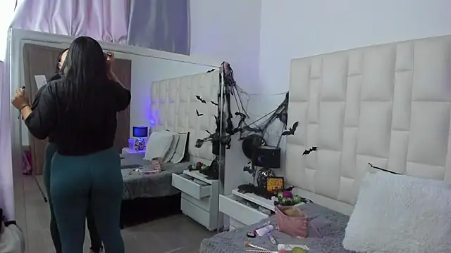 Snapshot of Ariana_rouse chatting on 10-27-25, 04:11 Ariana rouse online show from 10-27-25, 04:11