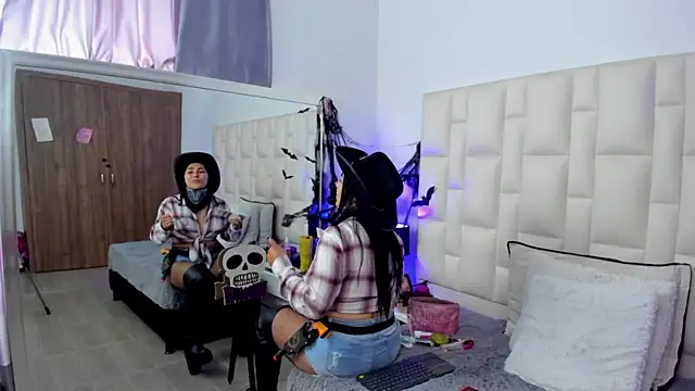 Snapshot of Ariana_rouse chatting on 10-31-25, 04:41 Ariana rouse online show from 10-31-25, 04:41