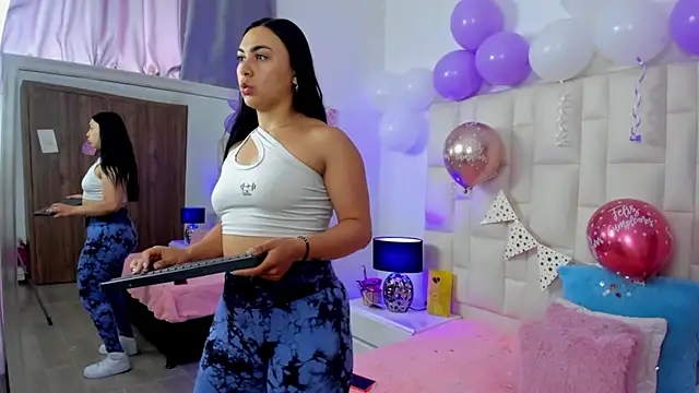 Snapshot of Ariana_rouse chatting on 11-04-25, 04:17 Ariana rouse online show from 11-04-25, 04:17