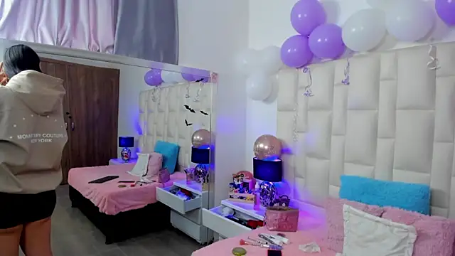 Snapshot of Ariana_rouse chatting on 11-06-25, 04:41 Ariana rouse online show from 11-06-25, 04:41