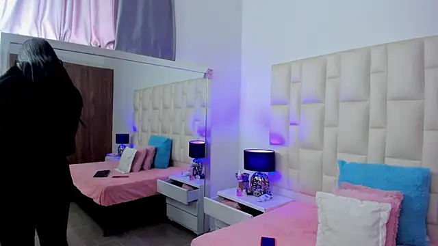 Snapshot of Ariana_rouse chatting on 11-12-25, 04:29 Ariana rouse online show from 11-12-25, 04:29