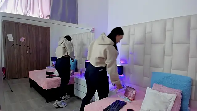 Snapshot of Ariana_rouse chatting on 11-22-25, 04:39 Ariana rouse online show from 11-22-25, 04:39