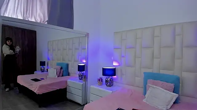 Snapshot of Ariana_rouse chatting on 11-29-25, 05:05 Ariana rouse online show from 11-29-25, 05:05