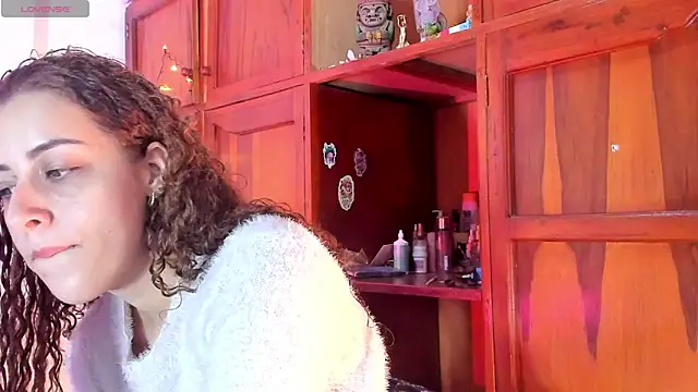 Snapshot of Isangel_ chatting on 12-18-25, 03:45 Isangel online show from 12-18-25, 03:45