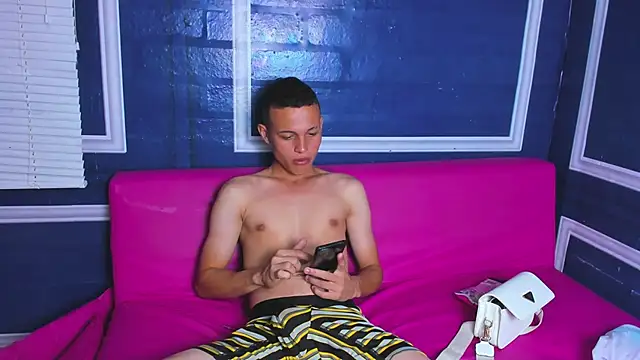 Snapshot of Sexual_Innocents chatting on 02-16-25, 01:05 Sexual Innocents online show from 02-16-25, 01:05