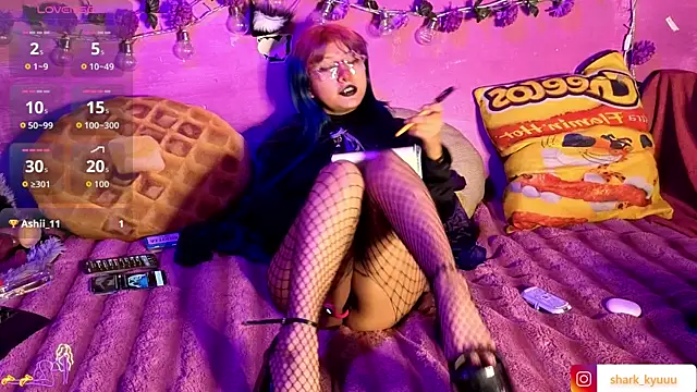 Snapshot of Sharkyu1 chatting on 01-13-26, 04:18 Sharkyu1 online show from 01-13-26, 04:18