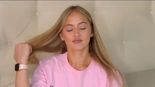 Snapshot of ur_wet_dreams chatting on 03-22-25, 02:36 ur wet dreams online show from 03-22-25, 02:36