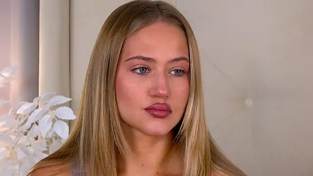 Snapshot of ur_wet_dreams chatting on 10-06-25, 01:30 ur wet dreams online show from 10-06-25, 01:30