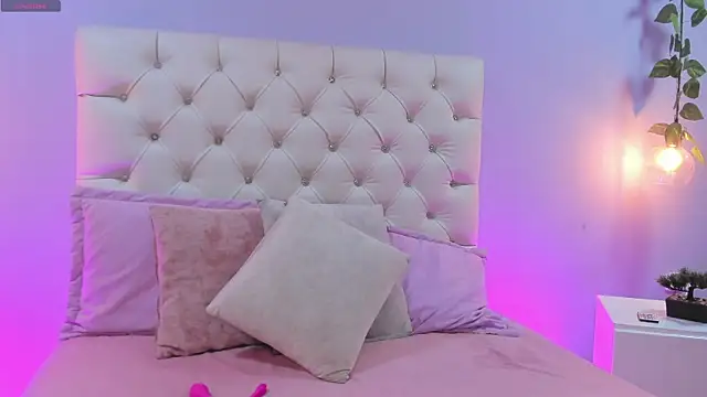 Miaa Taylor  online show from 09-24-25, 04:27