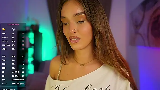 Clara Nia online show from 10-15-25, 07:03