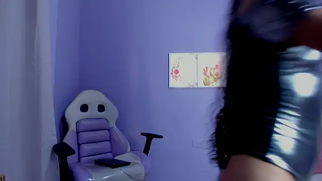 Snapshot of Rossi_Mariana chatting on 02-19-25, 12:22 Rossi Mariana online show from 02-19-25, 12:22