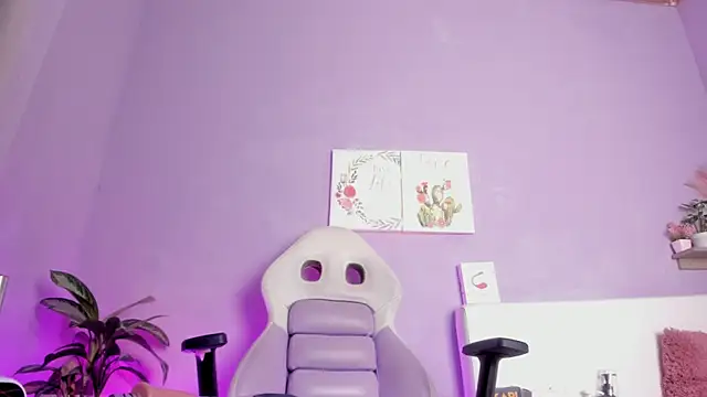 Snapshot of Rossi_Mariana chatting on 09-11-25, 03:45 Rossi Mariana online show from 09-11-25, 03:45