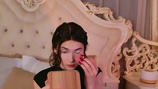 GIGI DAV online show from 10-30-25, 09:04