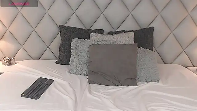 Snapshot of LalyCastro chatting on 02-17-25, 07:42 LalyCastro online show from 02-17-25, 07:42