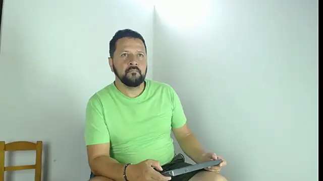 Snapshot of Daniel_08_8 chatting on 03-11-25, 02:40 Daniel 08 8 online show from 03-11-25, 02:40