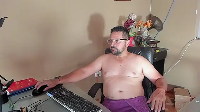 Snapshot of Daniel_08_8 chatting on 10-12-25, 08:41 Daniel 08 8 online show from 10-12-25, 08:41