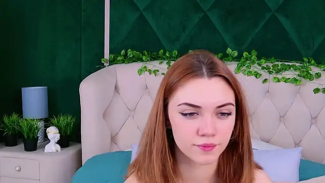 Ariadna Holder online show from 03-15-25, 01:40