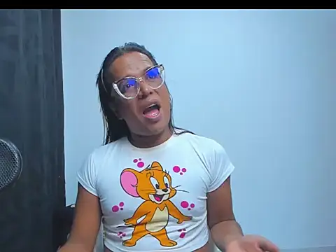 Snapshot of monsterdickcessy_22cm chatting on 01-28-25, 01:38 monsterdickcessy 22cm online show from 01-28-25, 01:38