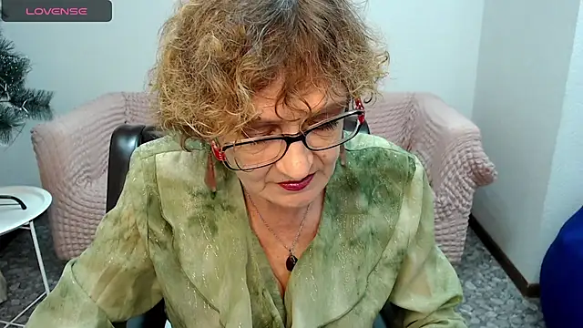 Snapshot of SexyGrandma_ chatting on 02-01-25, 07:47 SexyGrandma online show from 02-01-25, 07:47
