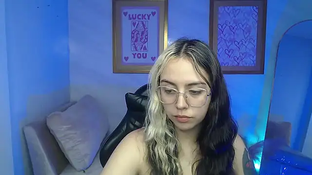 Hela v online show from 11-24-25, 08:08