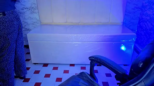 Hela v online show from 04-08-26, 01:00