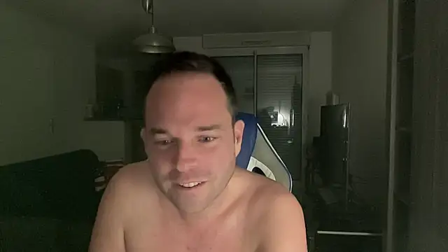 Snapshot of Funnyjul31 chatting on 01-26-25, 10:35 Funnyjul31 online show from 01-26-25, 10:35