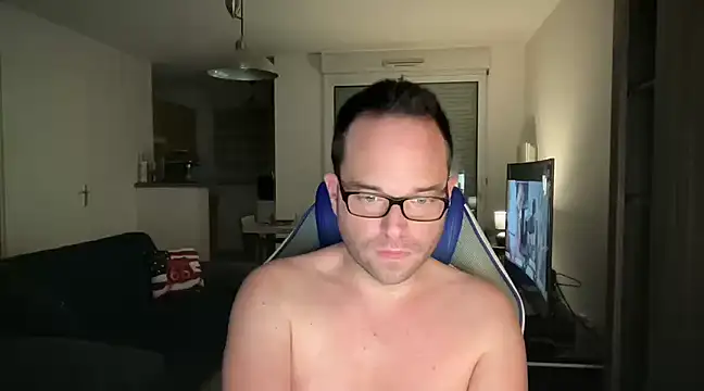 Snapshot of Funnyjul31 chatting on 01-28-25, 05:46 Funnyjul31 online show from 01-28-25, 05:46