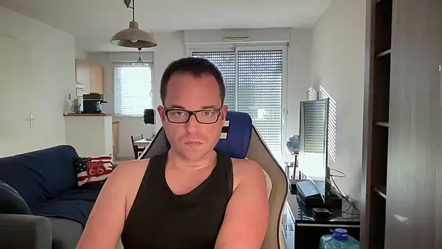 Snapshot of Funnyjul31 chatting on 02-02-25, 03:28 Funnyjul31 online show from 02-02-25, 03:28
