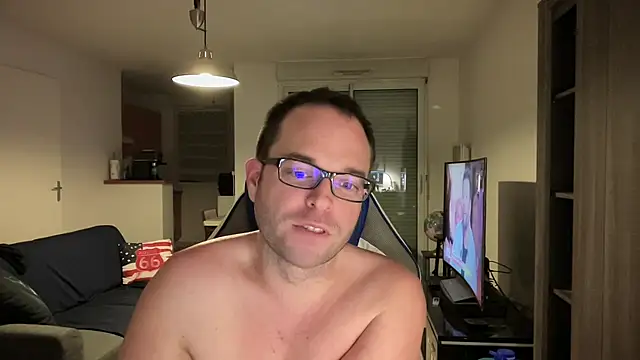 Snapshot of Funnyjul31 chatting on 02-04-25, 06:06 Funnyjul31 online show from 02-04-25, 06:06
