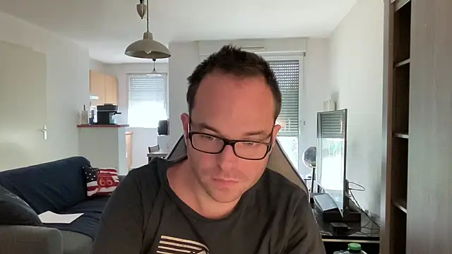 Snapshot of Funnyjul31 chatting on 02-09-25, 02:29 Funnyjul31 online show from 02-09-25, 02:29