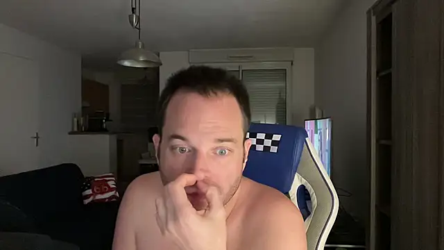 Snapshot of Funnyjul31 chatting on 02-13-25, 07:10 Funnyjul31 online show from 02-13-25, 07:10