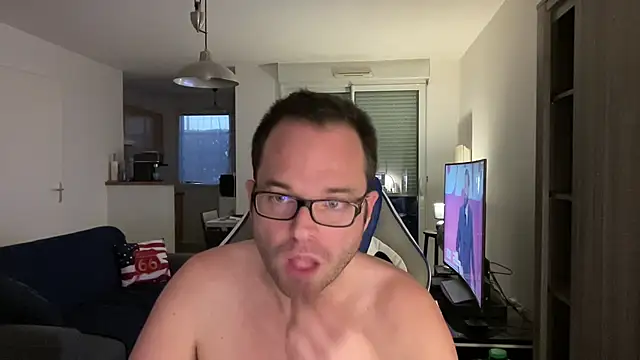 Snapshot of Funnyjul31 chatting on 02-17-25, 05:53 Funnyjul31 online show from 02-17-25, 05:53