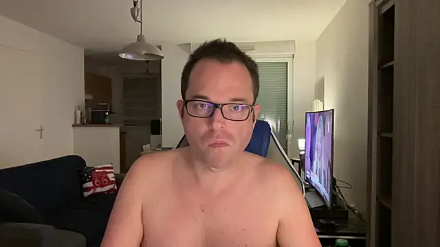 Snapshot of Funnyjul31 chatting on 02-18-25, 06:26 Funnyjul31 online show from 02-18-25, 06:26
