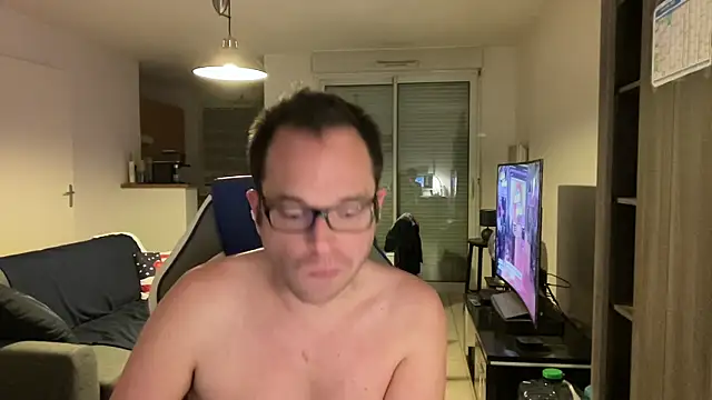 Snapshot of Funnyjul31 chatting on 02-27-25, 06:31 Funnyjul31 online show from 02-27-25, 06:31