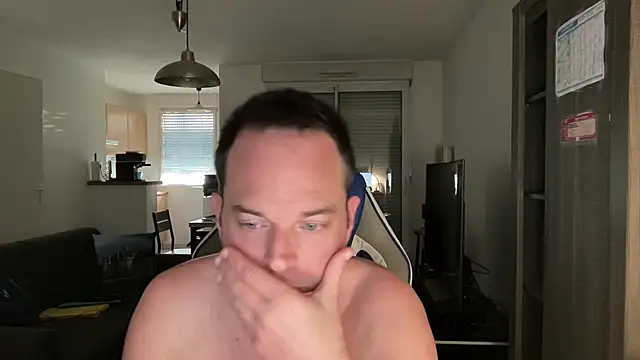 Snapshot of Funnyjul31 chatting on 03-21-25, 05:34 Funnyjul31 online show from 03-21-25, 05:34