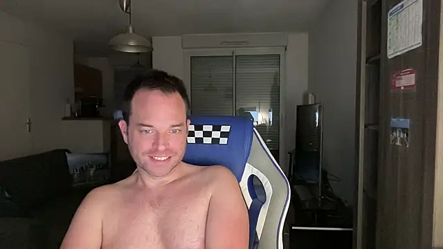 Snapshot of Funnyjul31 chatting on 03-22-25, 06:25 Funnyjul31 online show from 03-22-25, 06:25