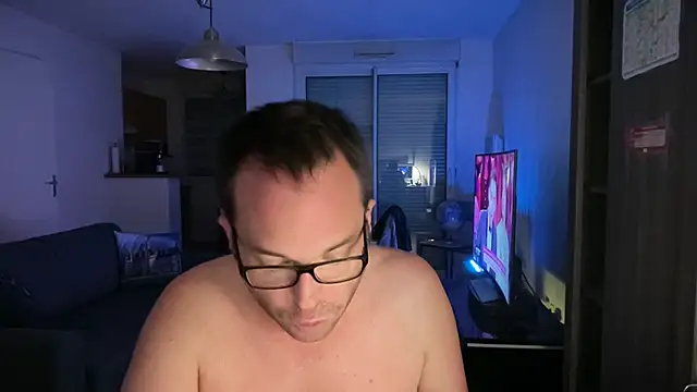 Snapshot of Funnyjul31 chatting on 09-24-25, 06:22 Funnyjul31 online show from 09-24-25, 06:22