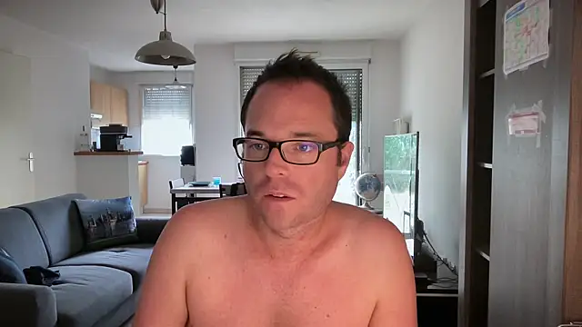 Snapshot of Funnyjul31 chatting on 10-04-25, 01:31 Funnyjul31 online show from 10-04-25, 01:31