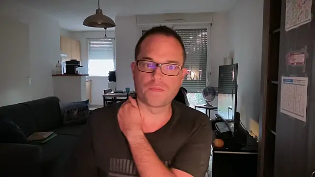 Snapshot of Funnyjul31 chatting on 10-13-25, 04:51 Funnyjul31 online show from 10-13-25, 04:51