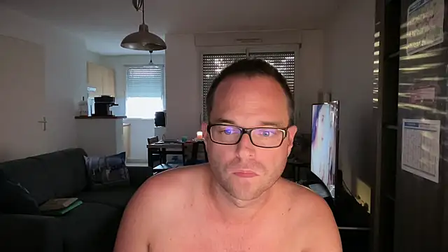 Snapshot of Funnyjul31 chatting on 10-14-25, 04:41 Funnyjul31 online show from 10-14-25, 04:41